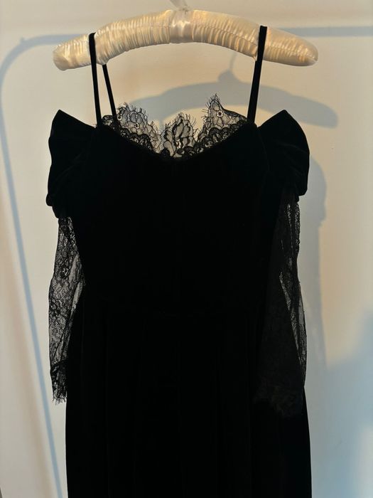 Rochie cu corset din catifea neagră facuta la comanda.