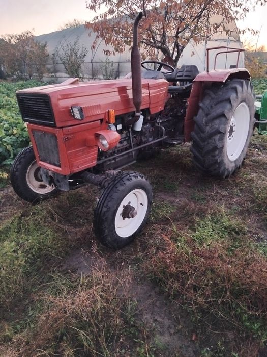 Vând tractor universal 550