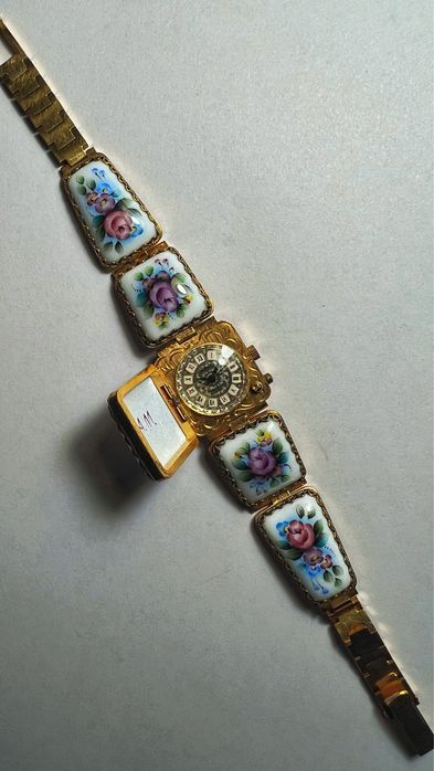 Женские часы Чайка финифть позолота