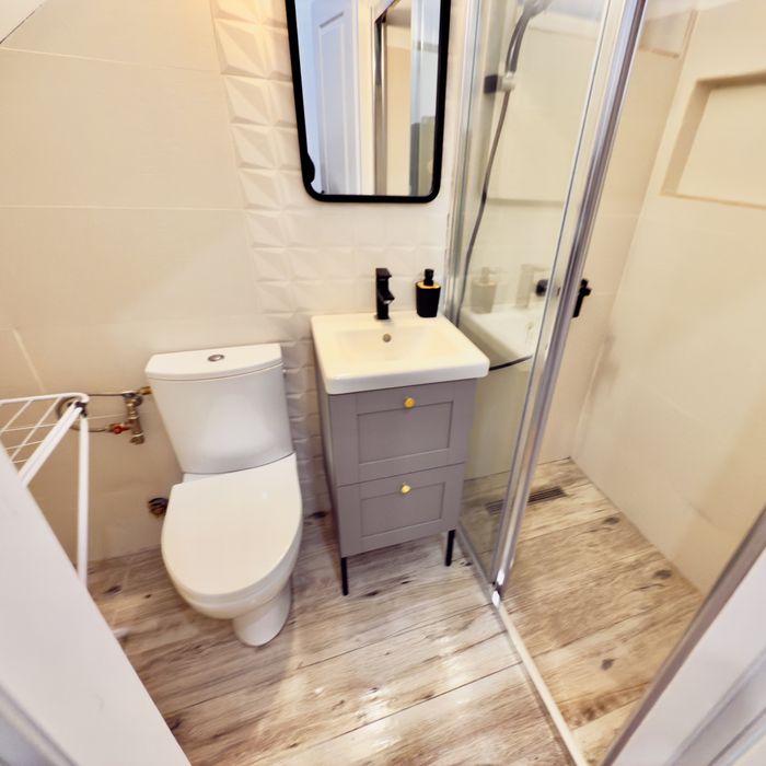 Roman. Studio 30 m2. Mutare imediata.