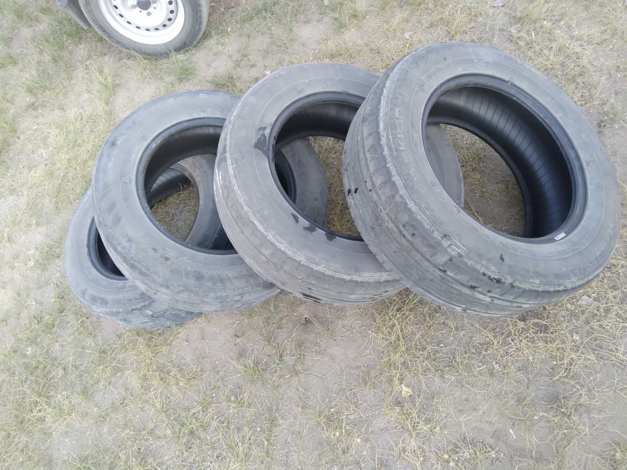 Продам комплект б/у шин Nokian размеры 225×65×16. Могут еще послужить.