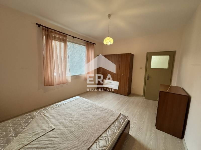 Тристаен  обзаведен апартамент за продажба до стадион „Черно море“, ра