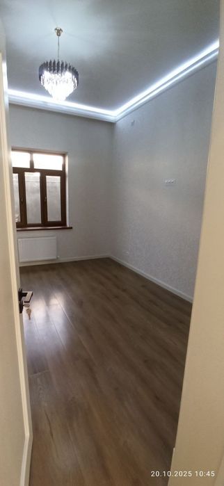 Uy sotiladi 5 xonali 6 sotihli hovli