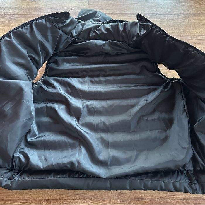 Мъжки,черен елек Nike с ципове на джобовете и сваляща се качулка