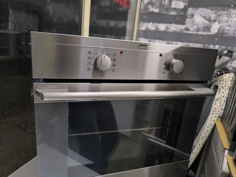 Фурна JUNO Electrolux - JOB 50000 X - 9 функции с вентилатор.