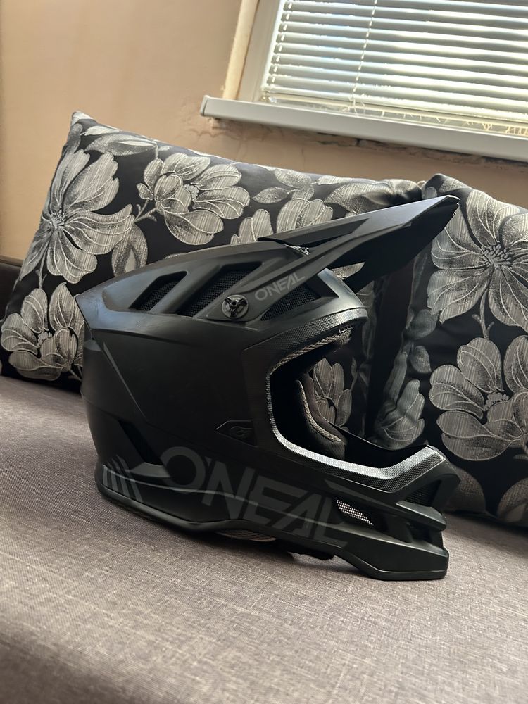 Downhill каска Oneal matt black 2022