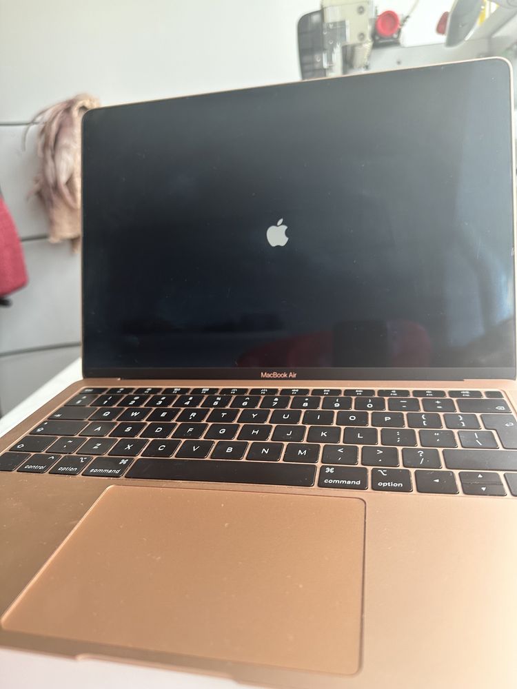 Macbook air 13 inch Gold