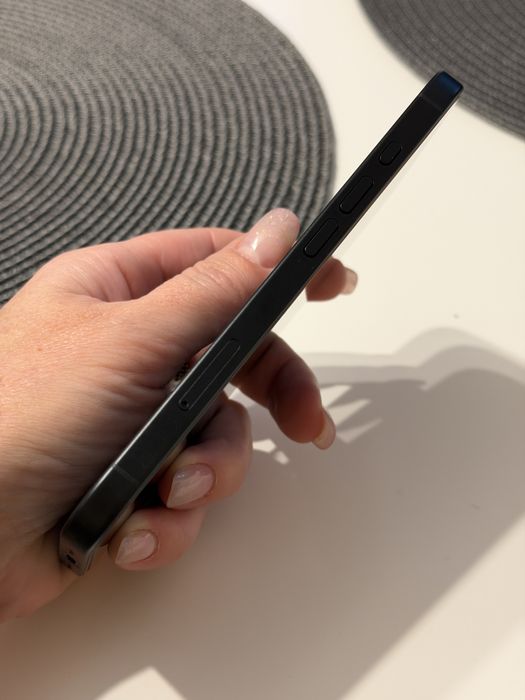 Iphone 16, 128gb, negru, aprape nou, folosit cateva luni, baterie 96%