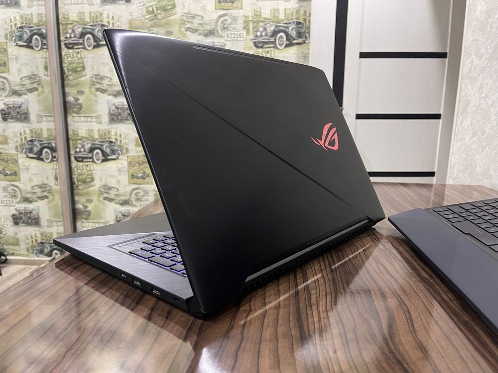 * Asus ROG STRIX 17 мощный игровой ноутбук для игр и работы с графико