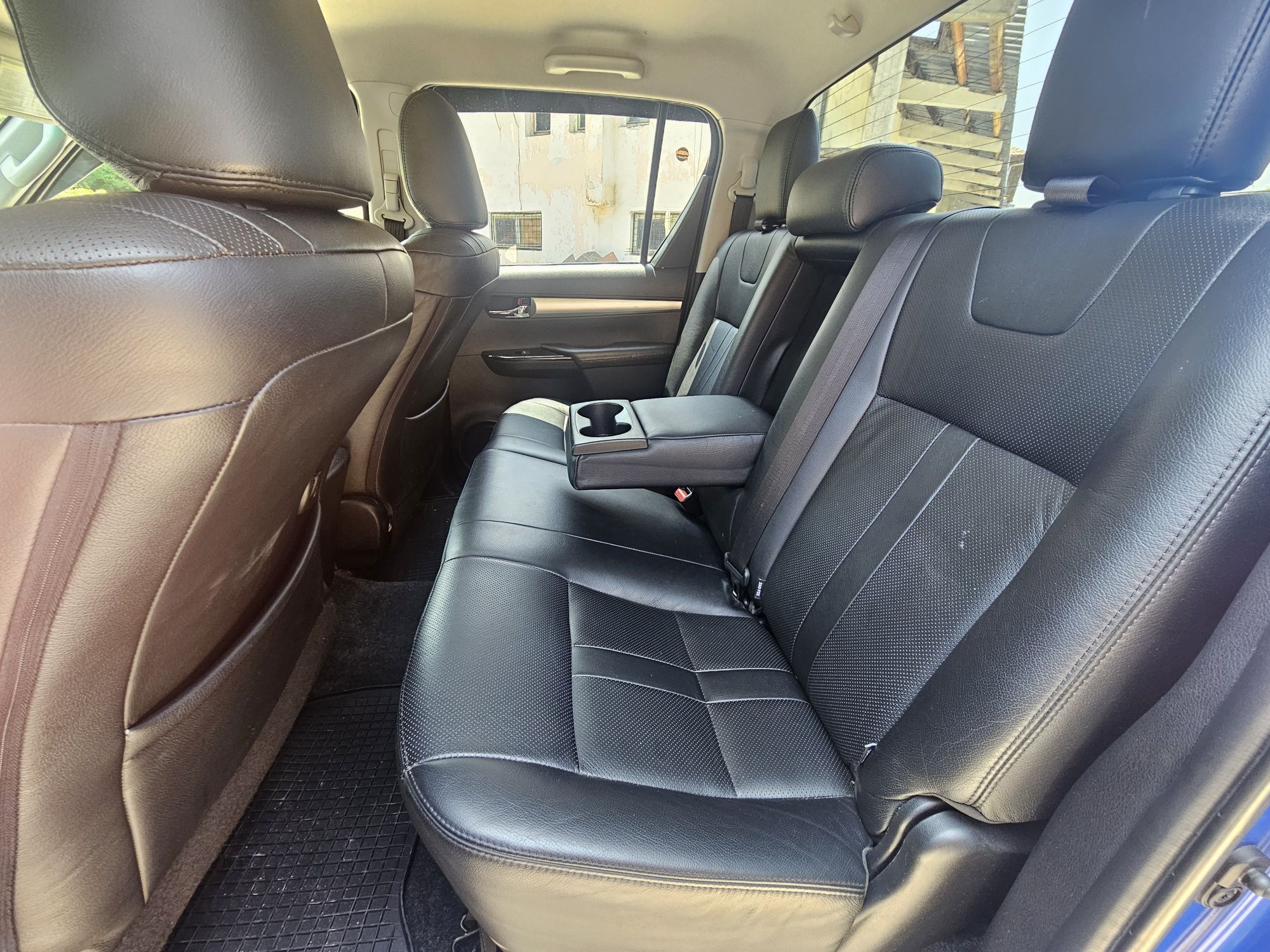 Toyota Hilux 2.4d На Части
