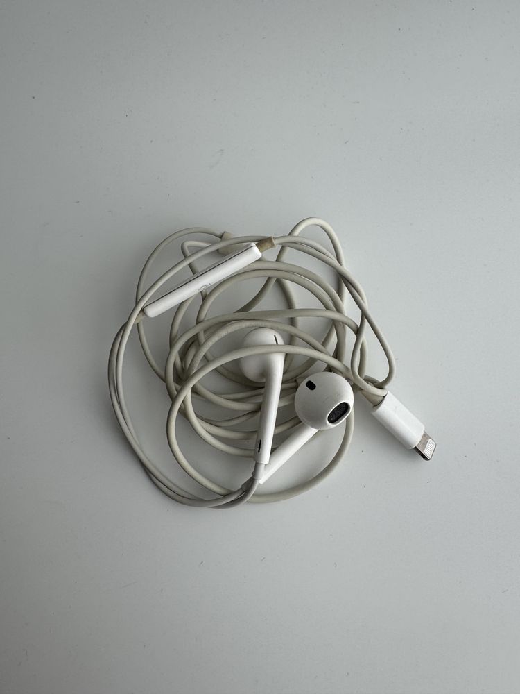 Слушалки с кабел Apple