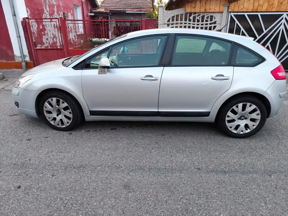 Citroën C4 Masina in stare buna, cu urme normale de uzura, mi-a ramas mica :)