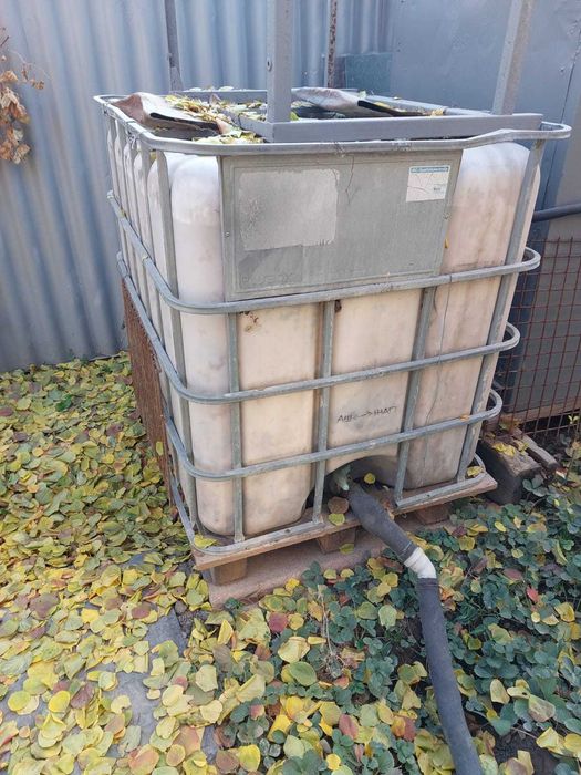 Емкость для воды объемом 1 метр кубовый