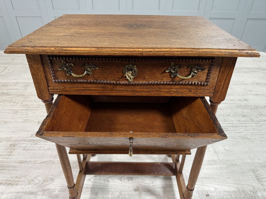 Конзолна маса - шкафче за шиене Д1099