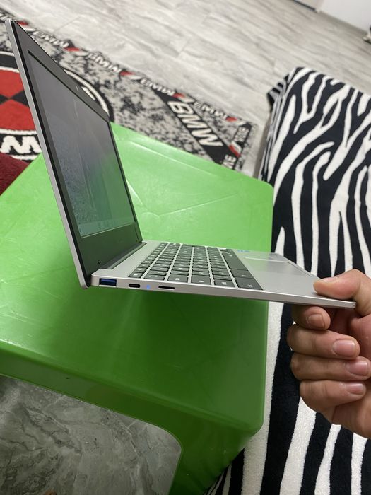 Vand sau schimb  leptop (Samung Iphone)