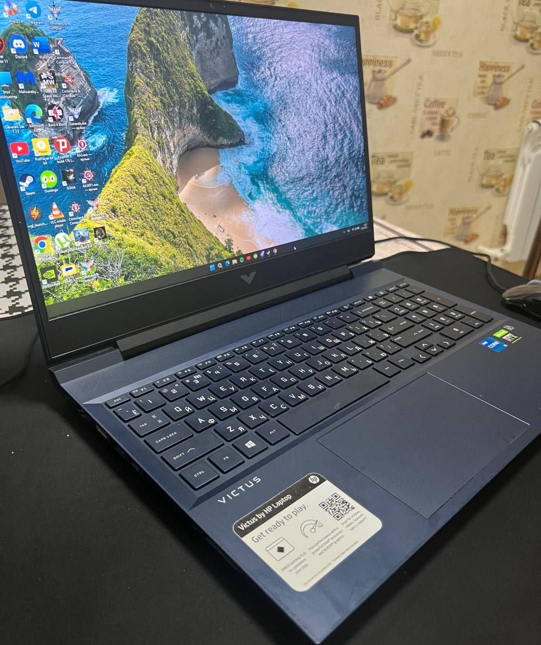 HP Victus 3050 rtx сам пользуюсь есть гарантия месяц