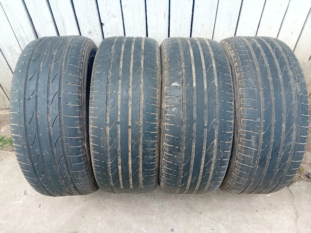 Vând set 4 anvelope de vară 235 50 18 Bridgestone în stare buna