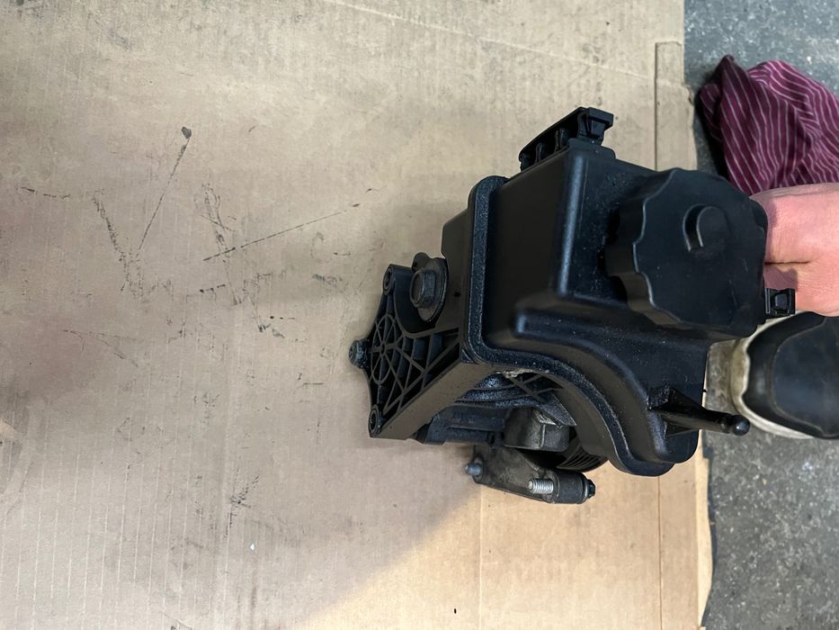 Хидравлична помпа Мерцедес OM651