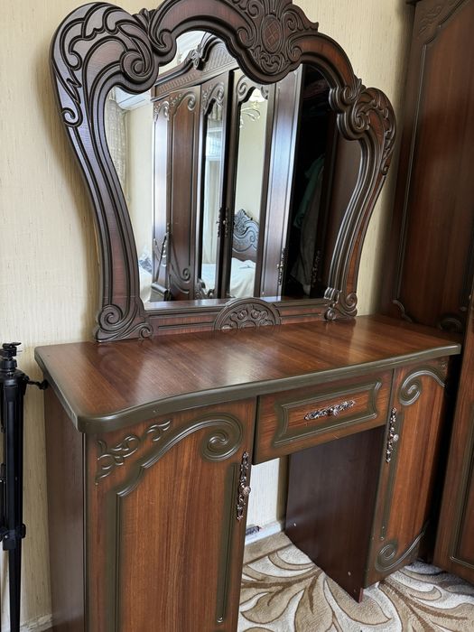 Комот трюмо срочно