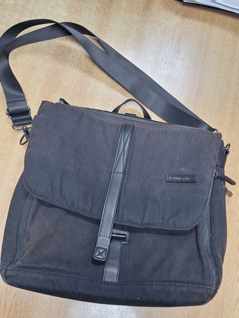 Geanta laptop încăpătoare/20 lei