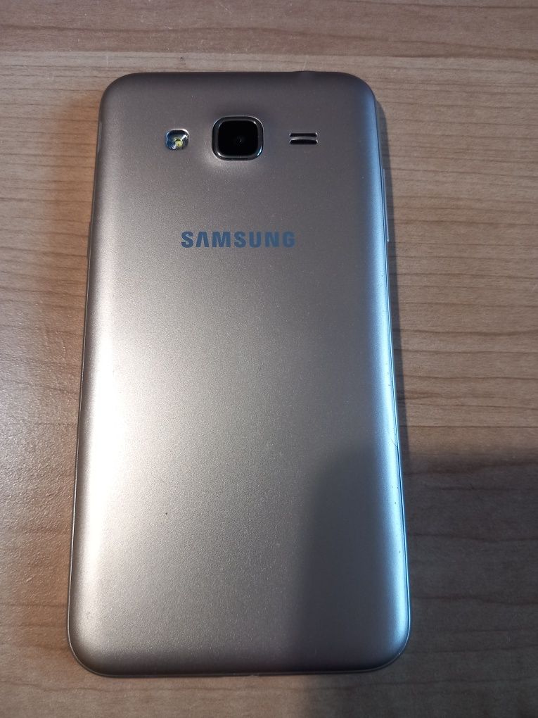 Телефон Samsung Galaxy J3 2016