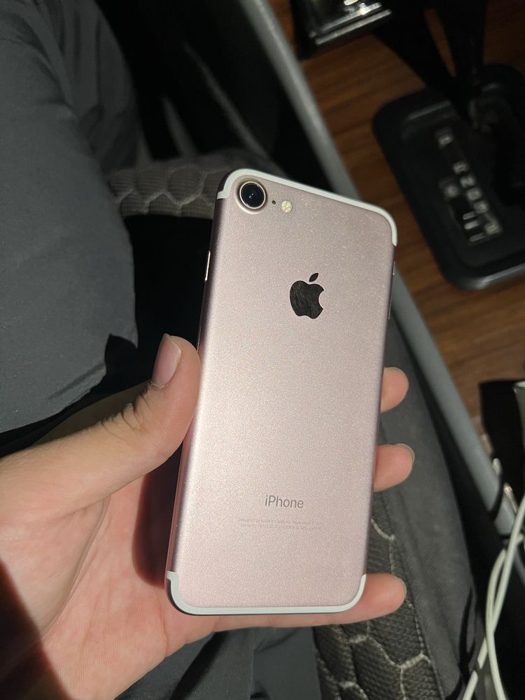 iPhone 7 128GB в идеальном состоянии без ремонта