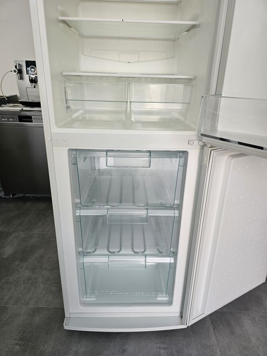 Хладилник Miele с фризер с 3 чекмеджета