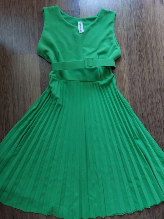 Елегантна зелена рокля