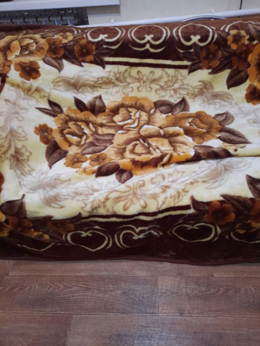 Продам плед-одеяло .