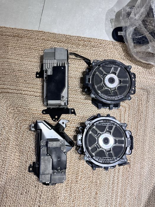 BMW X5 Подседельник и усилители от bower & wilkins