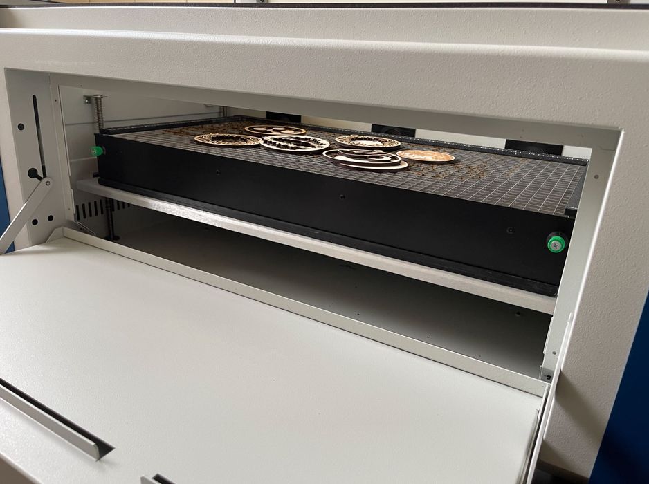 Masina de gravat laser Profesionala Epilog Zing 24 + accesorii