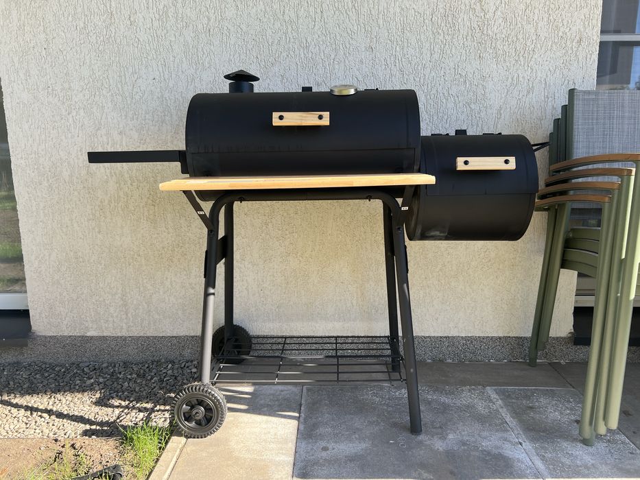 Vand gratar nou cu afumatoare