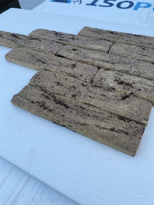 Caramida Aparenta feliata