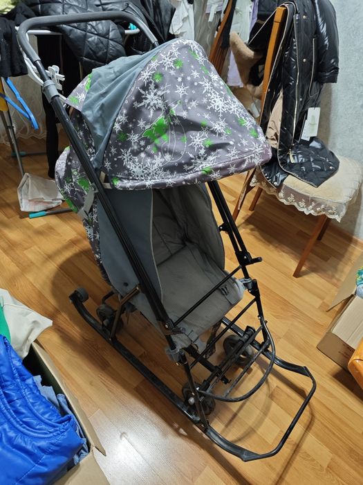 Продам детские санки с колесами