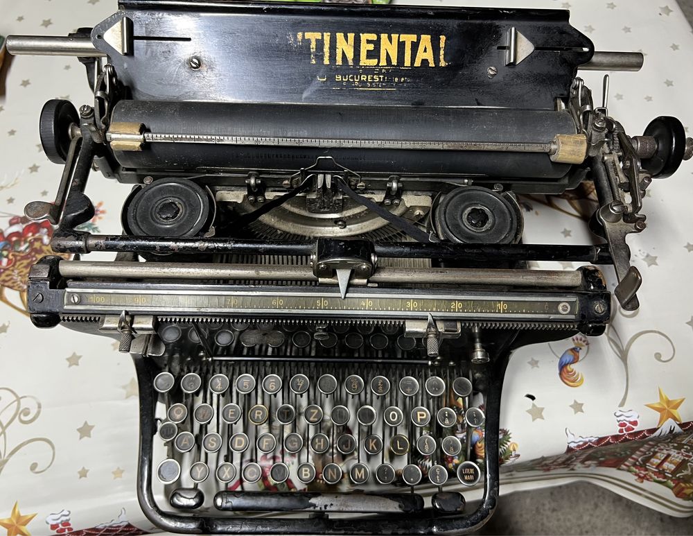 Masina de scris veche Continental