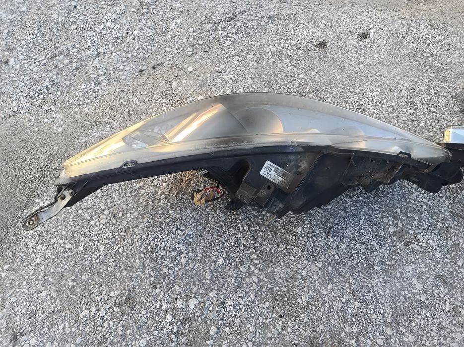 Фарове Пежо 207 .