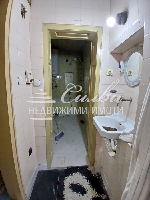 Тристаен ТУХЛЕН апартамент в района на хотел Шумен!