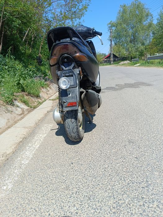 vând scuter Aprilia 125cc (fac și schimb cu cros și atv 125 cc)