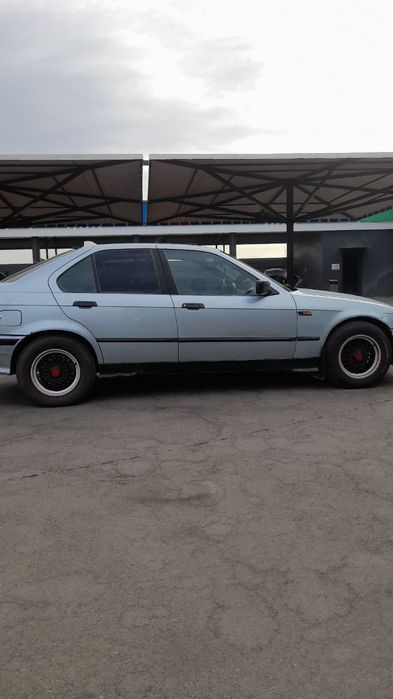Bmw e36 m318 avtomobili