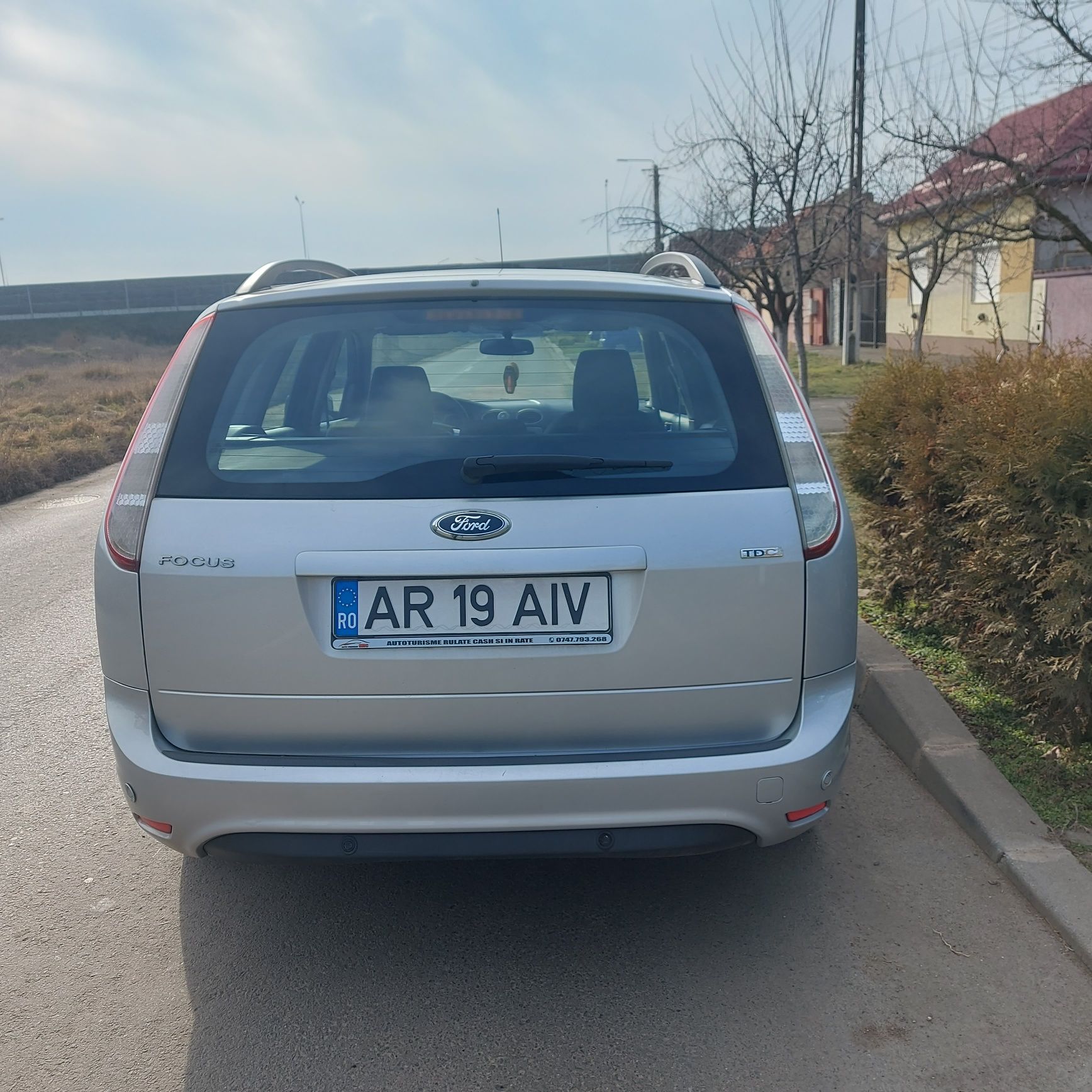 Vând Ford Focus .