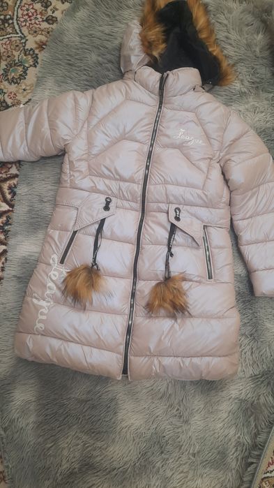 O'rta  yoshdagi qizlarimiz un issiqqina qalingina kurtkalarimiz.