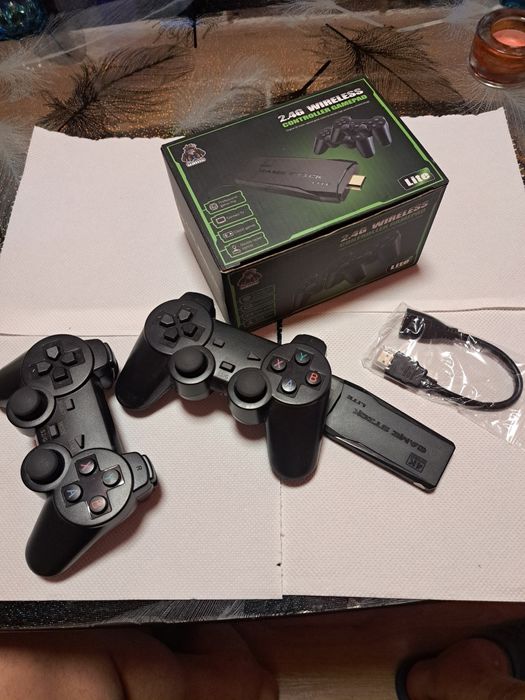 Игра с 2 джойстика и флашка
