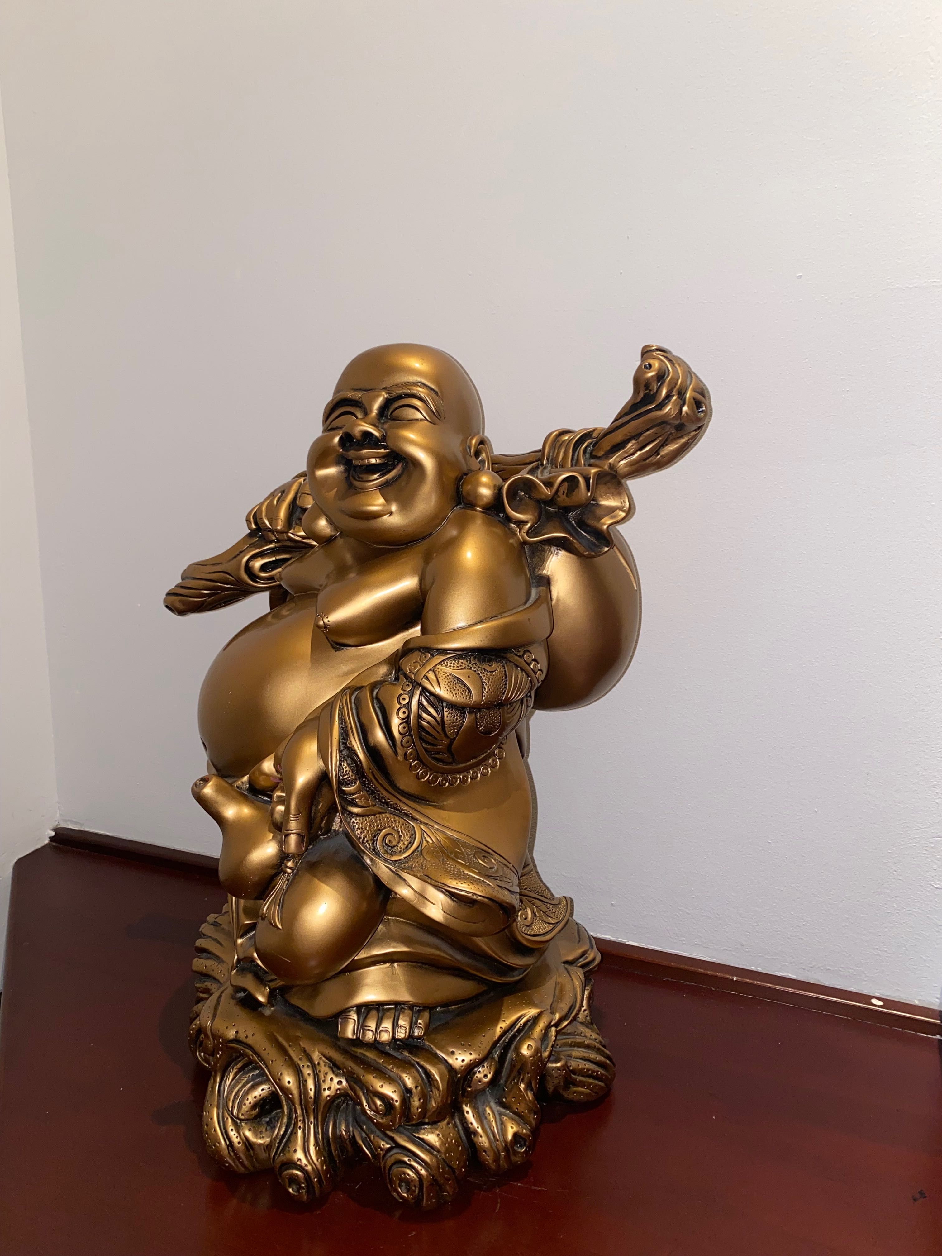 Статуя Золотой Будда