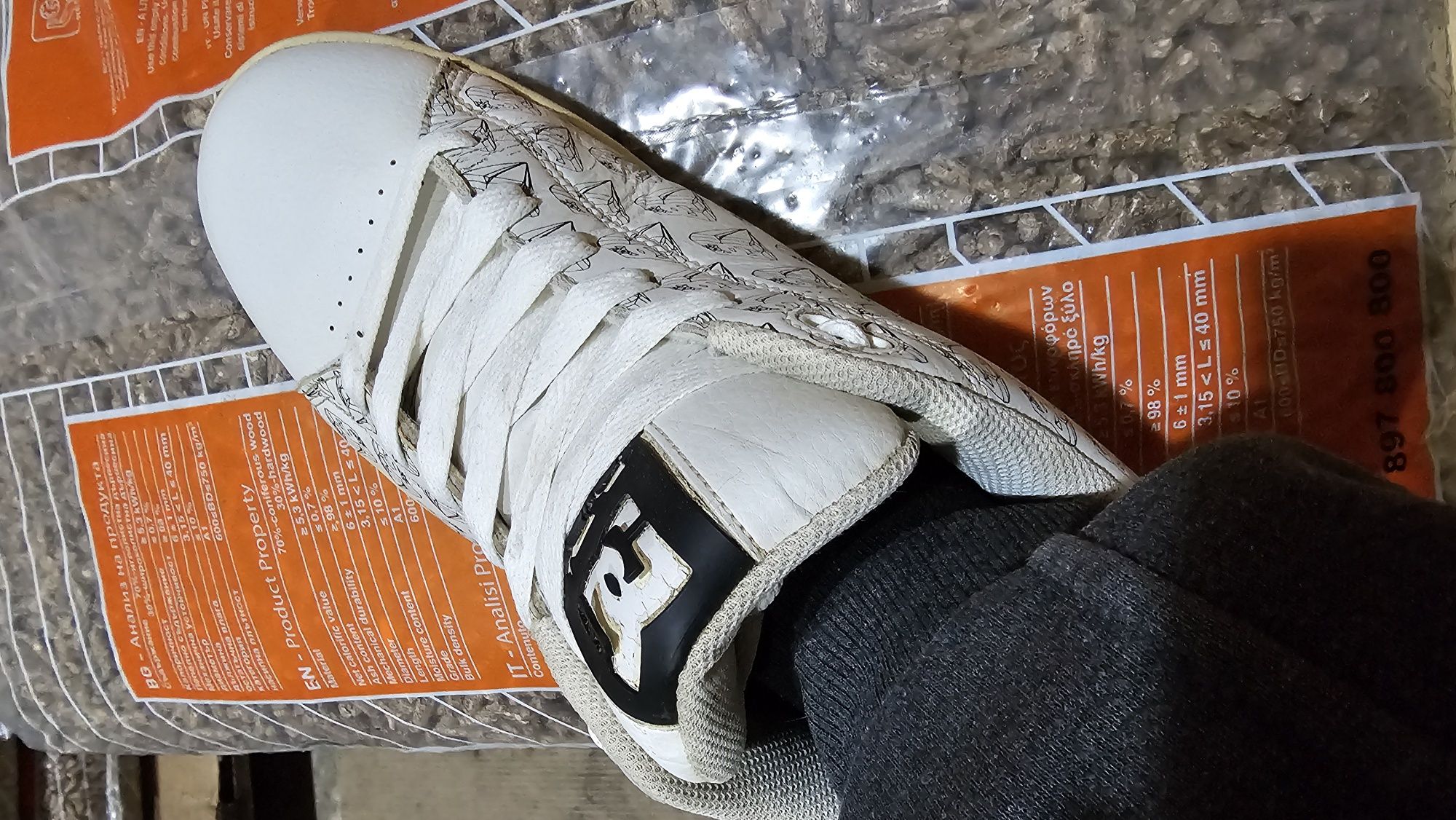 DC Shoe Co. Rob Dyrdek Номер 43ти бяло Кецове