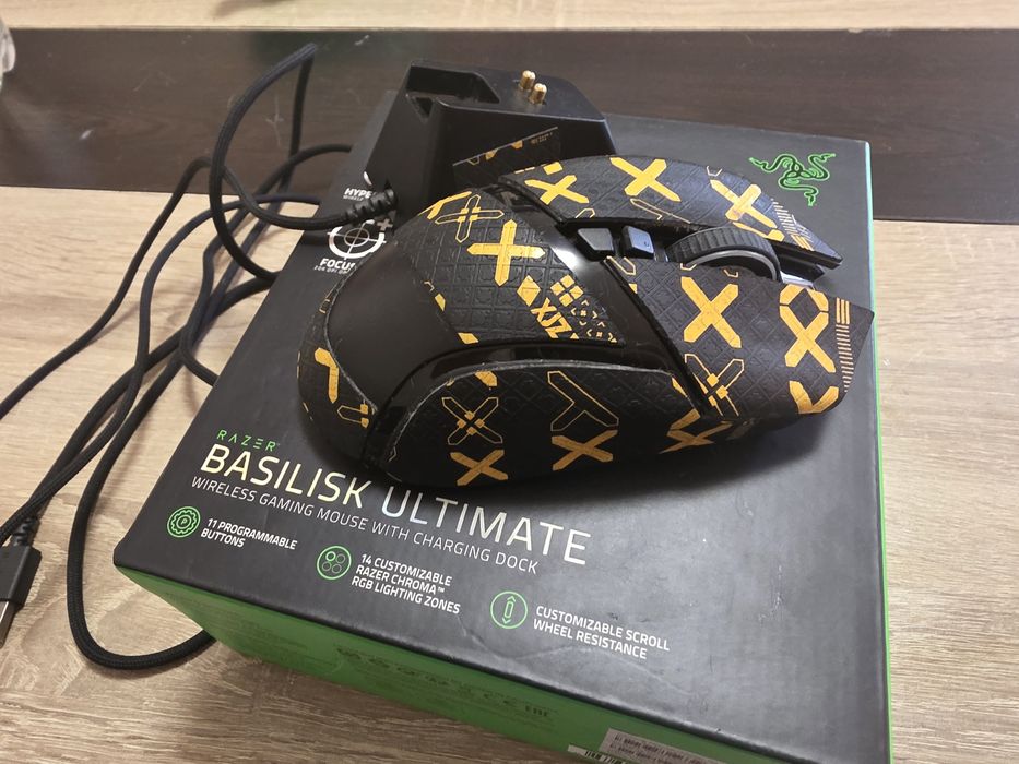 Razer Basilisk Ultimate + skin and dock