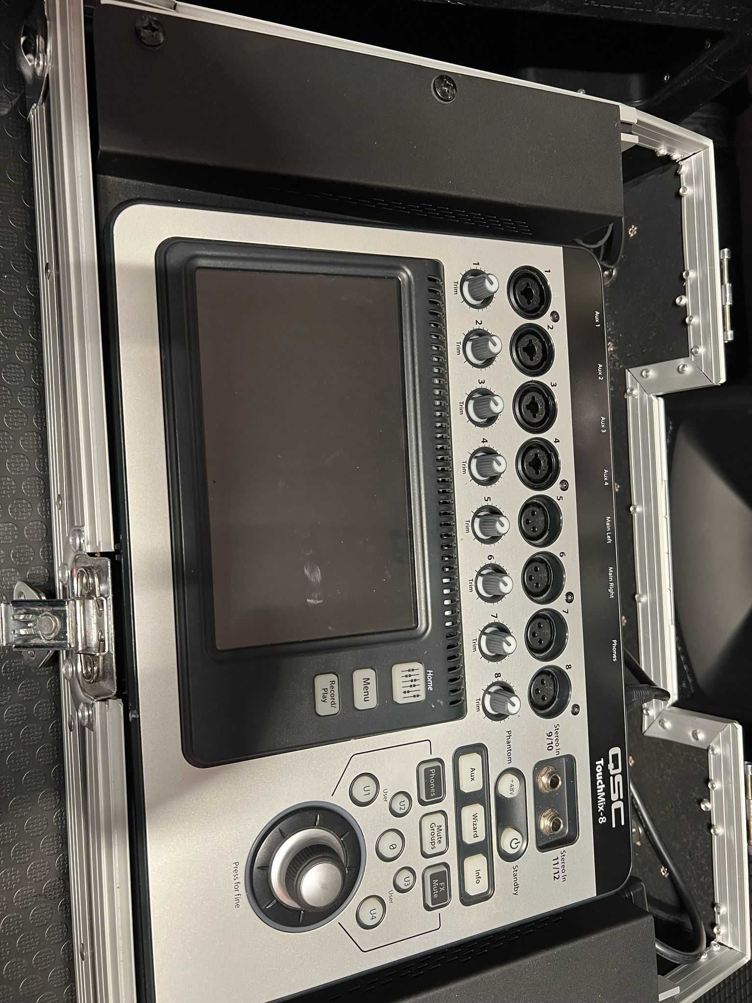 TouchMix 8 + cu case inclus