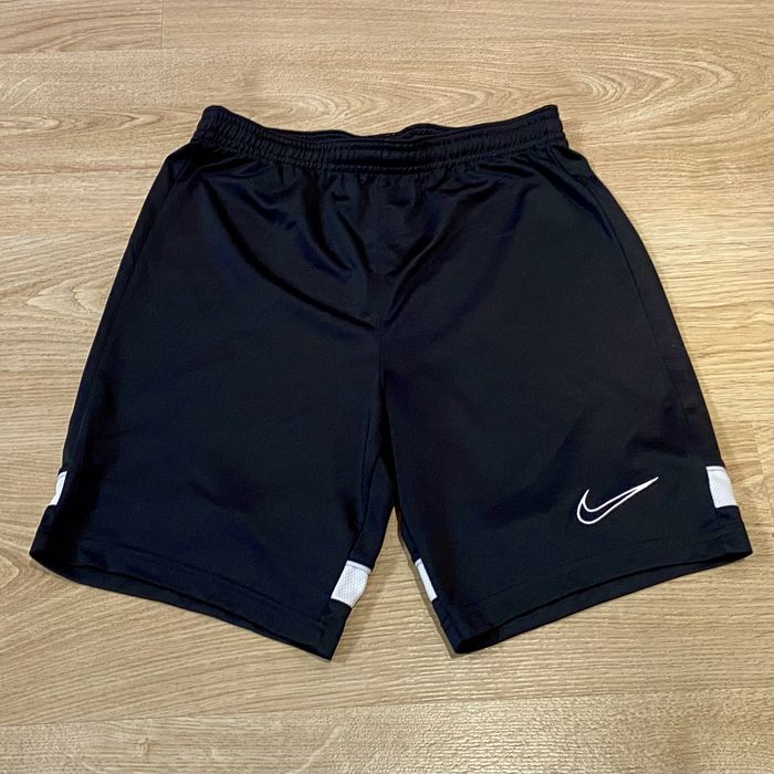 Pantaloni scurti Nike, marime S