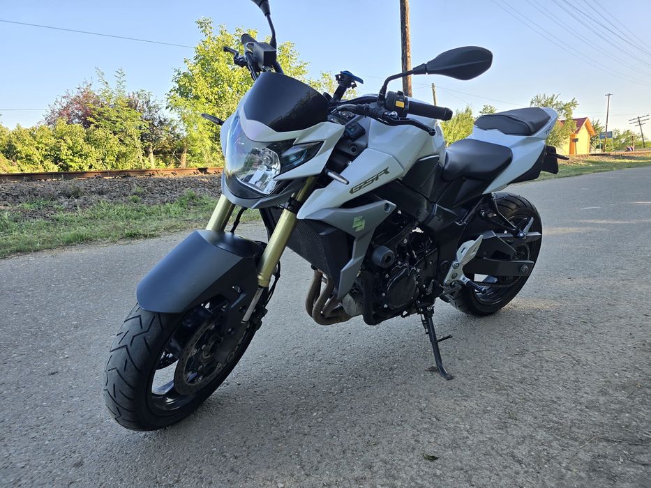 Suzuki GSR 750 2015