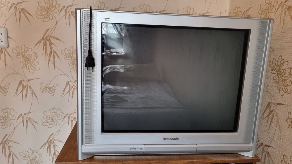 Panasonic  72диаганаль 75герц