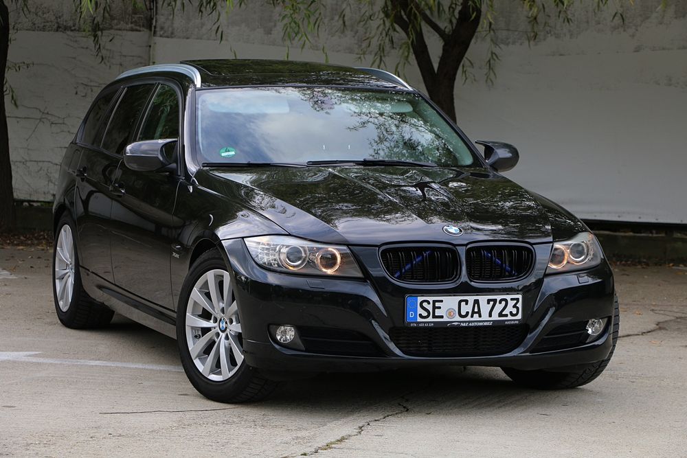 Vand BMW seria 3 X-Drive Bi-Xenon Navi Piele Panoramic